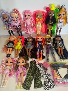 Huge lot of LOL OMG Dolls with Extras Bundle